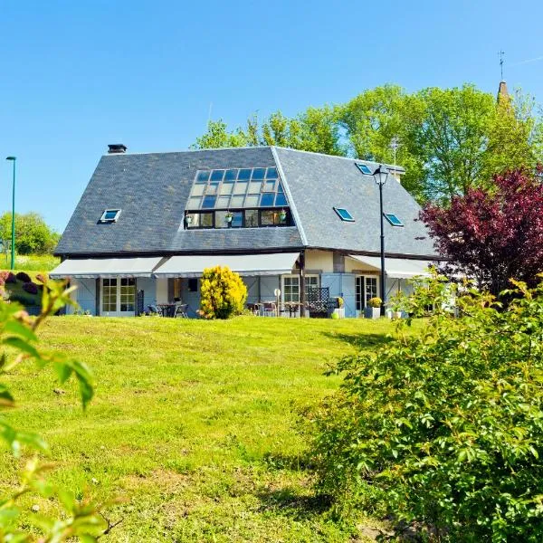 Logis Hôtel Restaurant Auberge du Bougnat，位于St Victor la Riviere的酒店