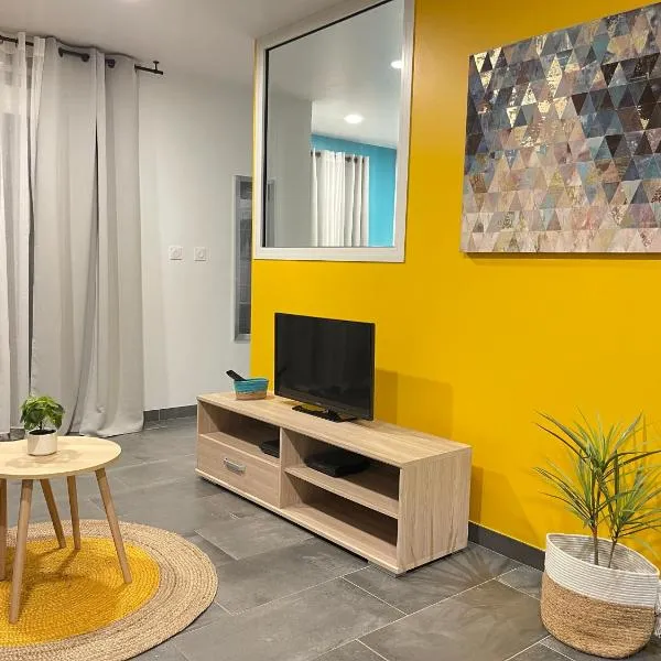 L'Oasis Ensoleillée - Jardin-Terrasse- 5 min plage，位于Montjoly的酒店