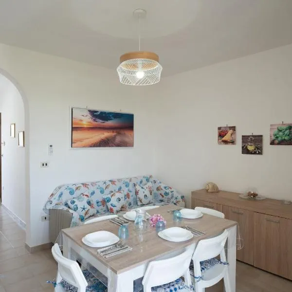 Casa Lu Paparoni 2 a 130 mt dalla spiaggia Specchiarica di San Pietro in Bevagna，位于托雷科里梅纳的酒店