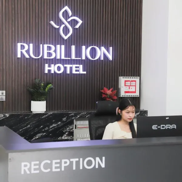 Rubillion Hotel - Vinh，位于Van Chàng的酒店