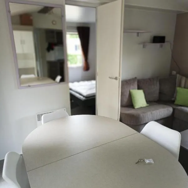 Mobil-home INTUITION 8P，位于Le Perrier的酒店