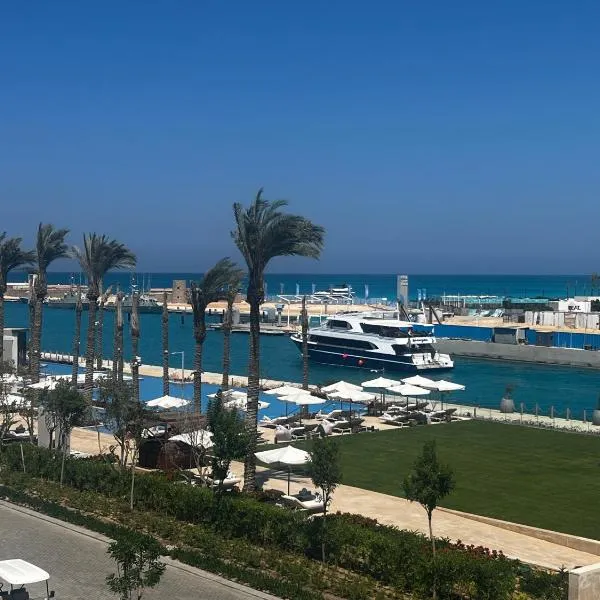Marassi, Luxury Suite in Address Beach resort! service apartment，位于阿莱曼的酒店