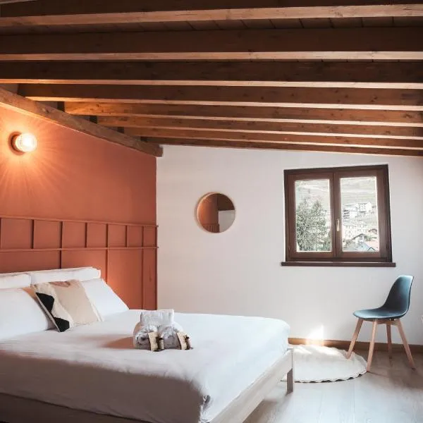 DUPLEX con VISTA e TERRAZZA [6 minuti dal Bernina Express]，位于蒂拉诺的酒店
