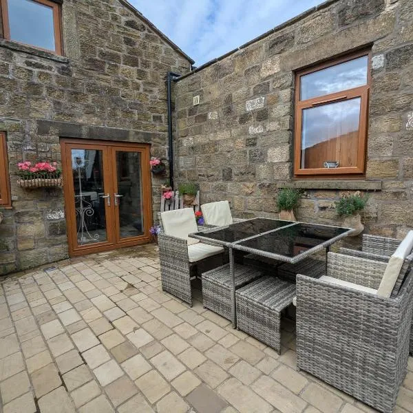 Cozy Cottage Retreat less than a mile from Haworth，位于基斯利的酒店