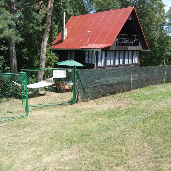 Chata u tří borovic，位于Chvalatice的酒店