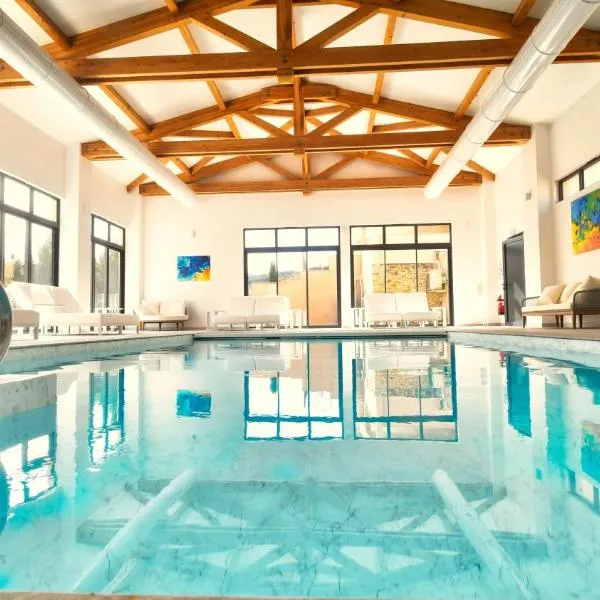 Domaine Ribiera, Hotel 5 Etoiles, SPA & Golf - Forcalquier，位于Niozelles的酒店