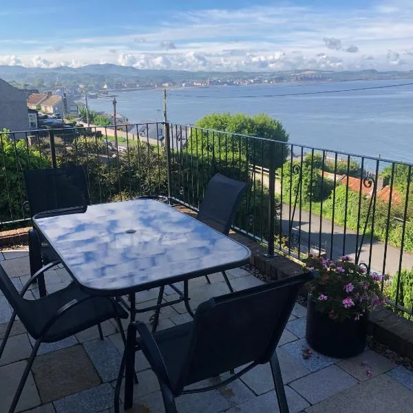 NEWCASTLE STUNNING SEA VIEW apartment absolute top quality over 500 of 5 star reviews You will not be disappointed，位于Widows Row的酒店