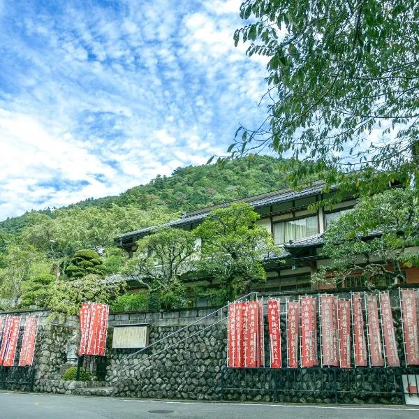 Temple Hotel 岸之坊，位于Manzawa的酒店