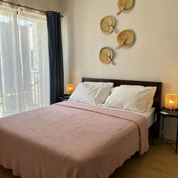 Mactan Cebu Guesthouse - Ideal for Families & Friends, 3km from Mactan Airport，位于Cogon的酒店