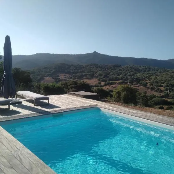 Entre mer et maquis- maison avec piscine privée - 8 minutes plage tizzano，位于萨尔泰纳的酒店