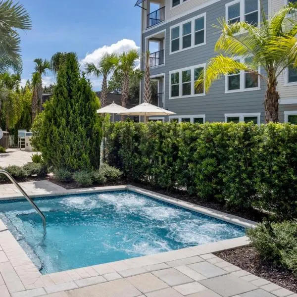 Resort Style - POOL View - HOTUB - Moffitt - Pet - Mid Term Rental - Gated - Gym - Wifi - USF - Elevators - Long Stay - WT1，位于坦帕的酒店