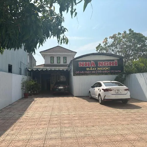Nhà Nghỉ Bảo Ngọc，位于Dồng Xoài的酒店