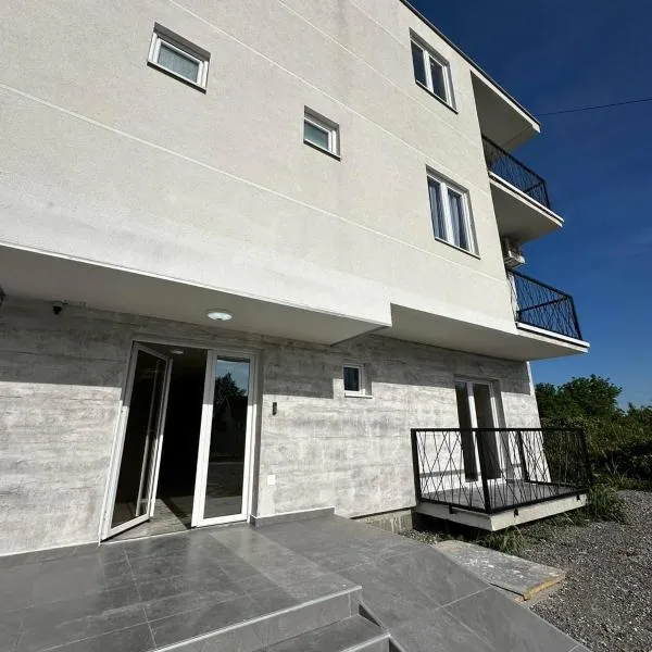 Apartman Andjela，位于Surčin的酒店