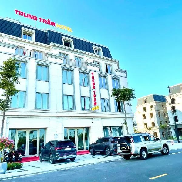 Khách sạn Trung Trầm，位于洞海的酒店