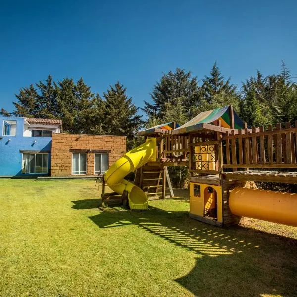 Casa de campo, jardín con juegos privado，位于Jolalpan的酒店