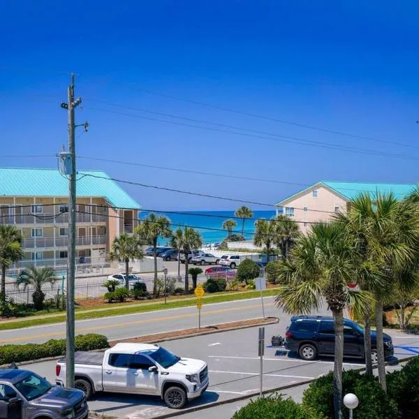 Gulf View, Easy Beach Access, Heated Pool, Hot Tub，位于德斯坦的酒店