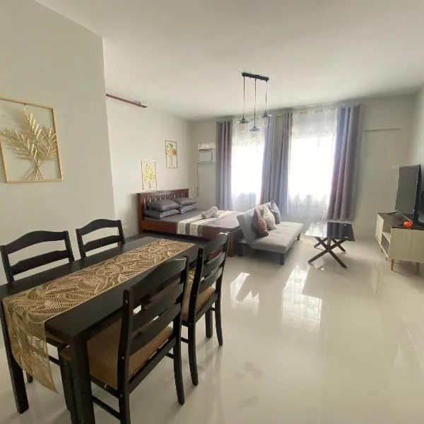 spacious condo unit 1P olvera residences，位于巴科洛德的酒店