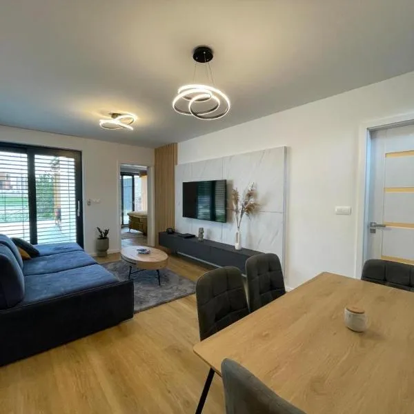PENATI GOLF Apartment，位于Šajdíkove Humence的酒店