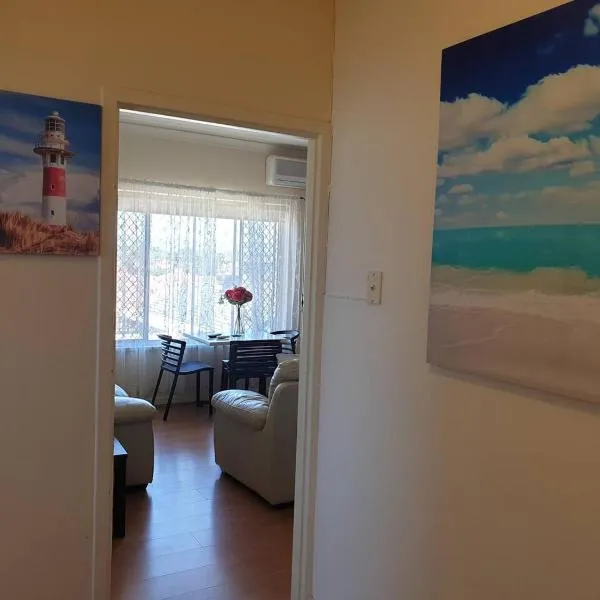 Beach side holiday apartment，位于Port Adelaide的酒店