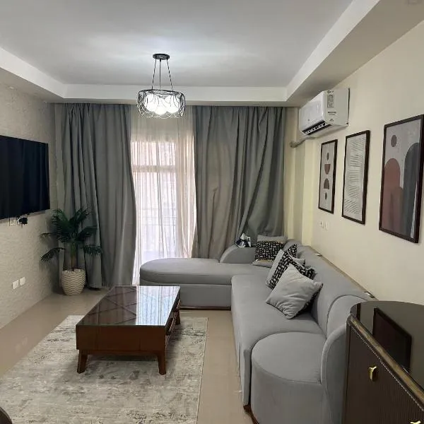 Elegant Brand new 2 bedroom flat，位于Madinat Al Ashir min Ramadan的酒店