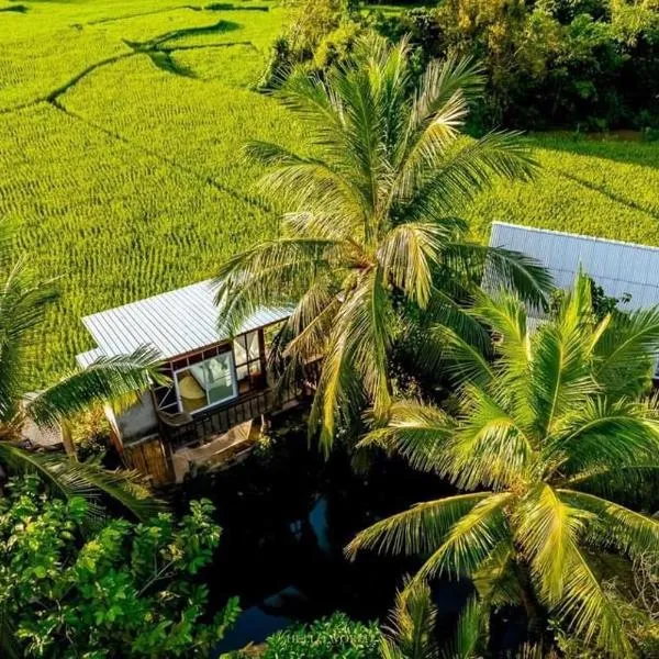 ต้งโฮมสเตย์ กลางทุ่งนา Local Homestay and View，位于南府的酒店