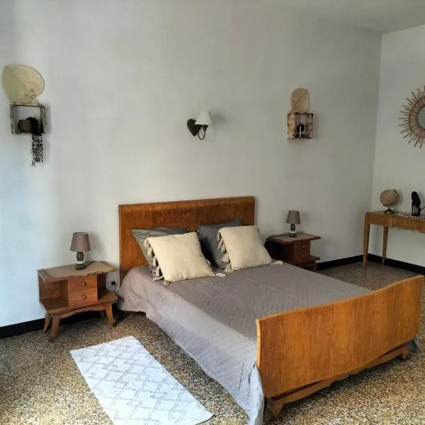Appartement le petit bonheur，位于Saint-Pons-de-Thomières的酒店