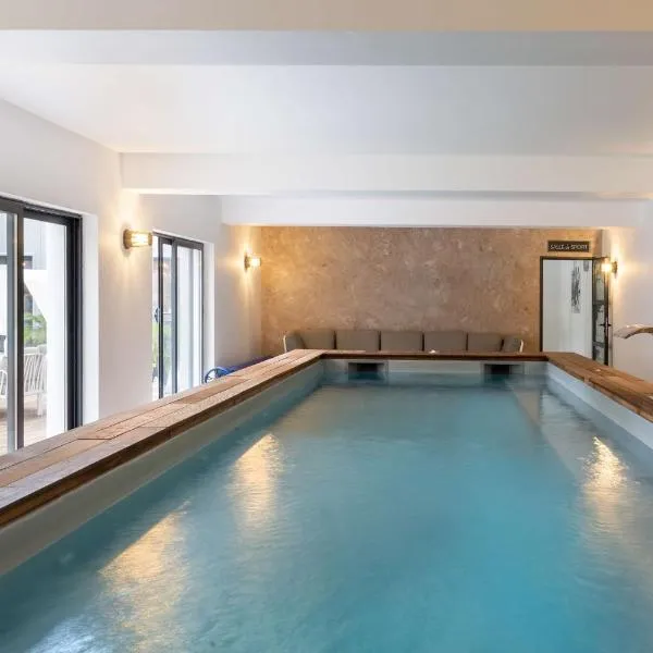 Best Western Hotel Casa Bianca, Piscine Intérieure et Extérieure，位于卡尔维的酒店