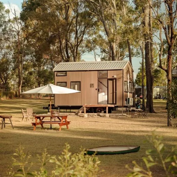 5 Acre Retreat Jimboomba Loft by Tiny Away，位于Jimboomba的酒店