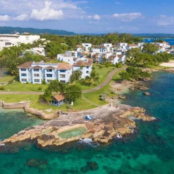 Casa Mire-Lee, Seaside Serenity at Negril 7 miles Beach, Point Village，位于尼格瑞尔的酒店