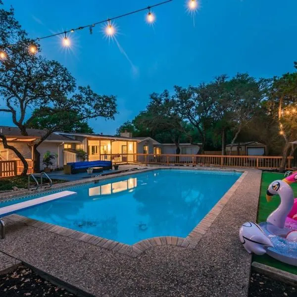 Luxury House by Fiesta Texas & Seaworld with POOL，位于圣安东尼奥的酒店