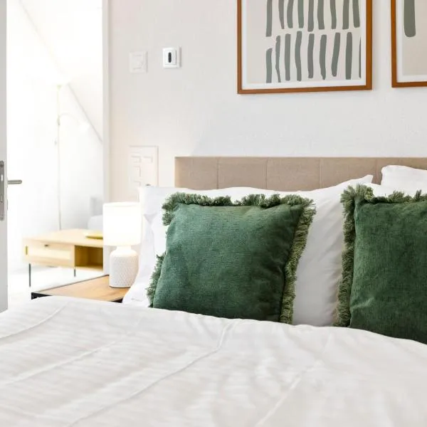 STAYY Flagship Limmattal Premium Apartments - 24h Self Check-in free Parking free EV Wallbox，位于施利伦的酒店
