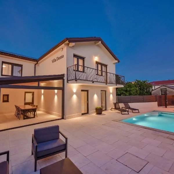 Villa Donna, 5 STARS - Luxury Villa with a heated pool，位于里耶卡的酒店