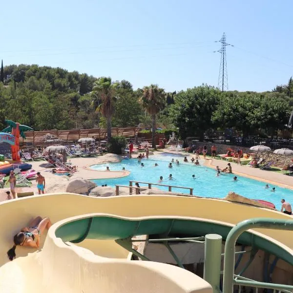 Camping Mas De Pierredon，位于滨海萨纳里的酒店