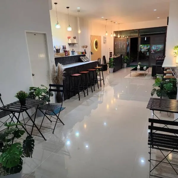 Da Airport Hotel，位于奈扬海滩的酒店