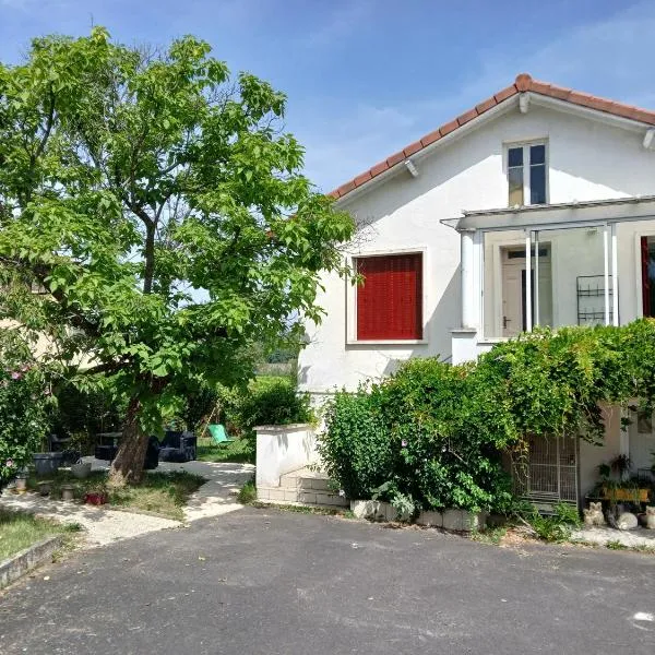 Gîte Pavillon Kifadonfe 3 ch avec cour et jardin clos，位于伊苏瓦尔的酒店