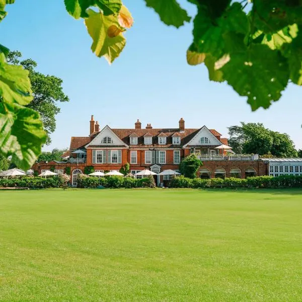 Chewton Glen Hotel - an Iconic Luxury Hotel，位于欣顿的酒店