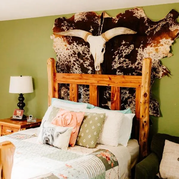 Cowboys and Angels RV Park, Cabins, and Events，位于Mountain Home的酒店