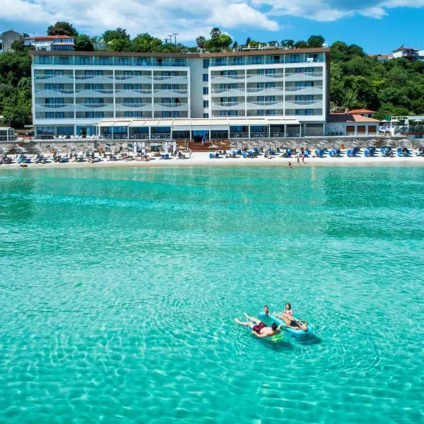 Ammon Zeus Luxury Beach Hotel，位于卡利塞亚-豪客迪克斯的酒店