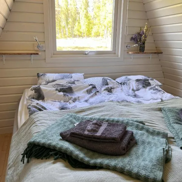Rugstorps Lantgårds Glamping，位于Rockneby的酒店