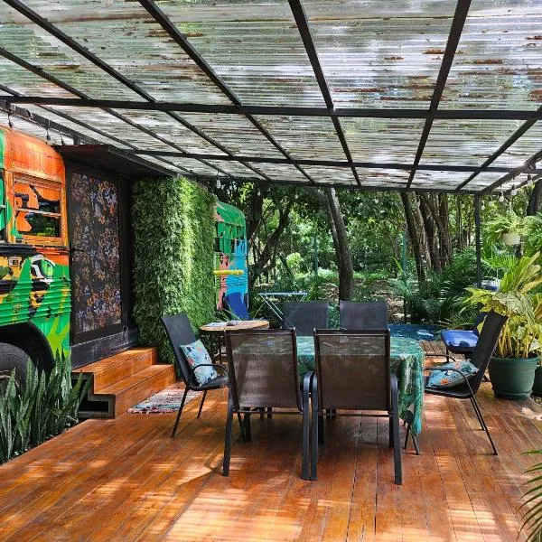 CasaBus beautiful bus dept. 50m from beach，位于圣克鲁斯的酒店