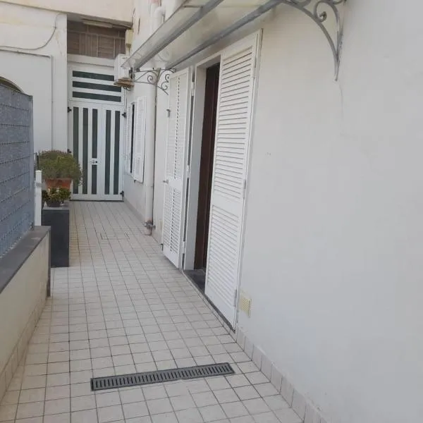 MaM HOLIDAY HOME，位于博斯科特雷卡塞的酒店