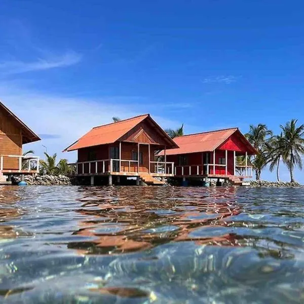 Private Cabin Over the Water PLUS Meals - San Blas Islands - private bathroom，位于Arritupo Número Dos的酒店