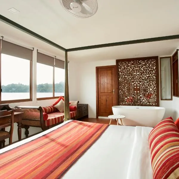Houseboats by DAE - Colombo，位于皮利亚恩达拉的酒店