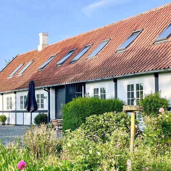 Sjælegård Countryside Lodge，位于Klemensker的酒店