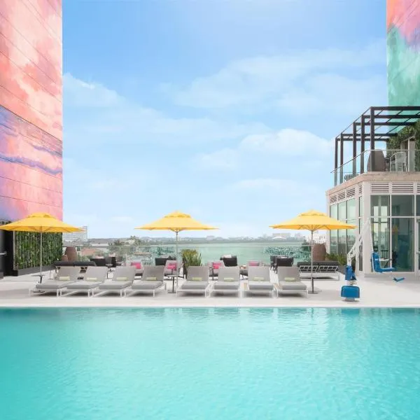 万豪克利尔沃特海滩斯普林希尔套房酒店，位于克利尔沃特的酒店