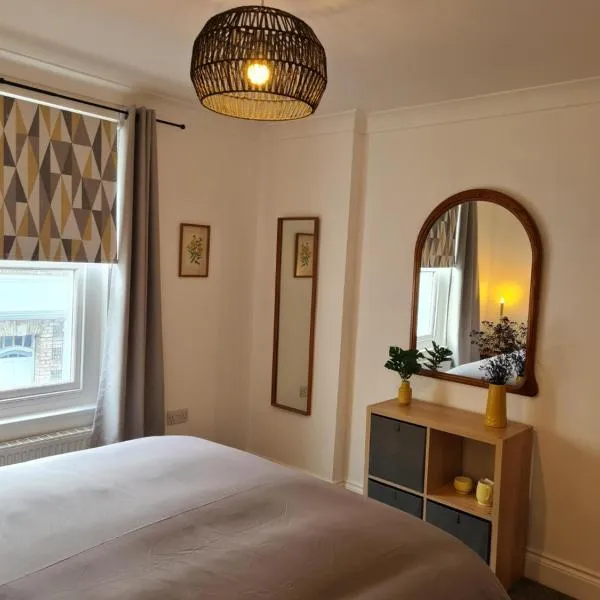 Beautiful Apartment 3 Mins To The Beach，位于圣伦纳兹的酒店