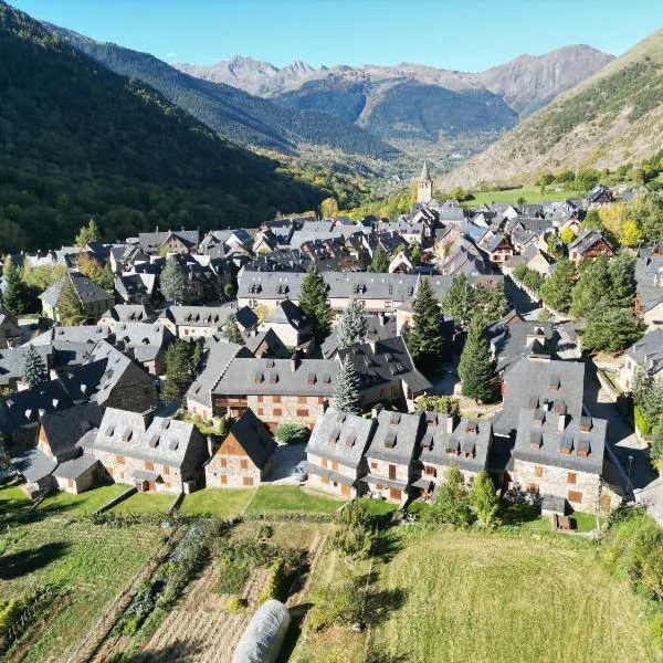 Chalet adosado en Garós a 7 mins de Baqueira，位于加洛斯的酒店