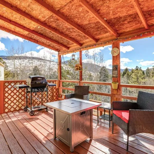 Colorado Vacation Rental with Deck and Mtn Views，位于克里普尔克里克的酒店