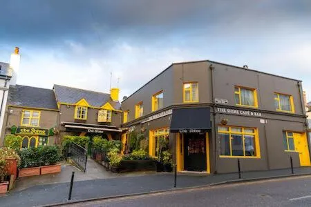 The Shire Accommodation，位于Ballybrack的酒店