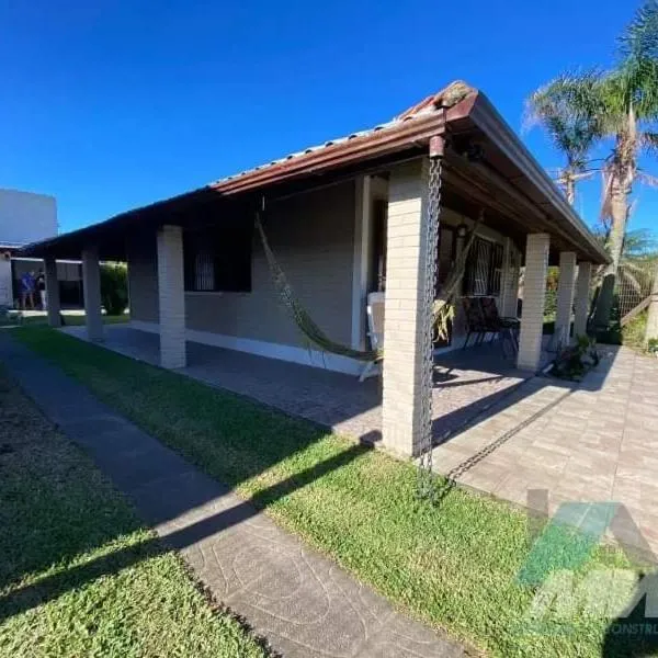 Casa Praia 4 quartos com Pscina e Salão de festa - Imbé - RS，位于因贝的酒店